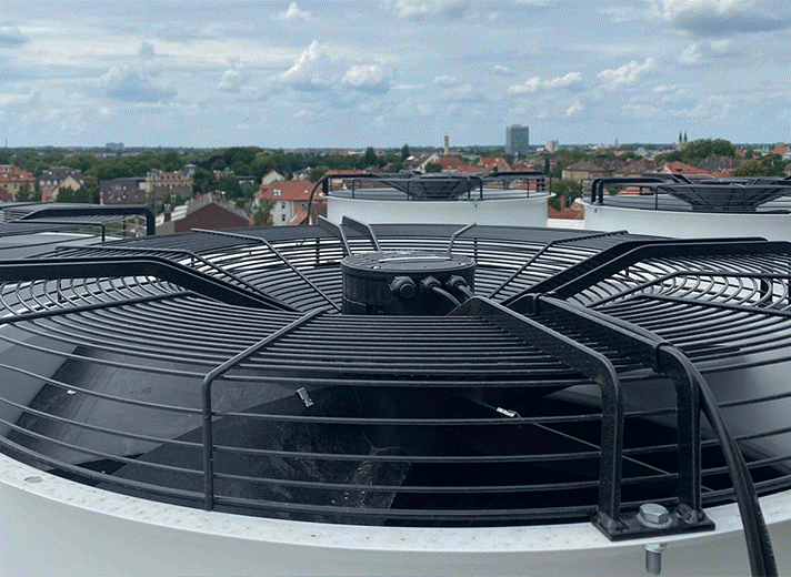 Kältetechnik Anlage auf einem Dach - Angebracht durch SBS